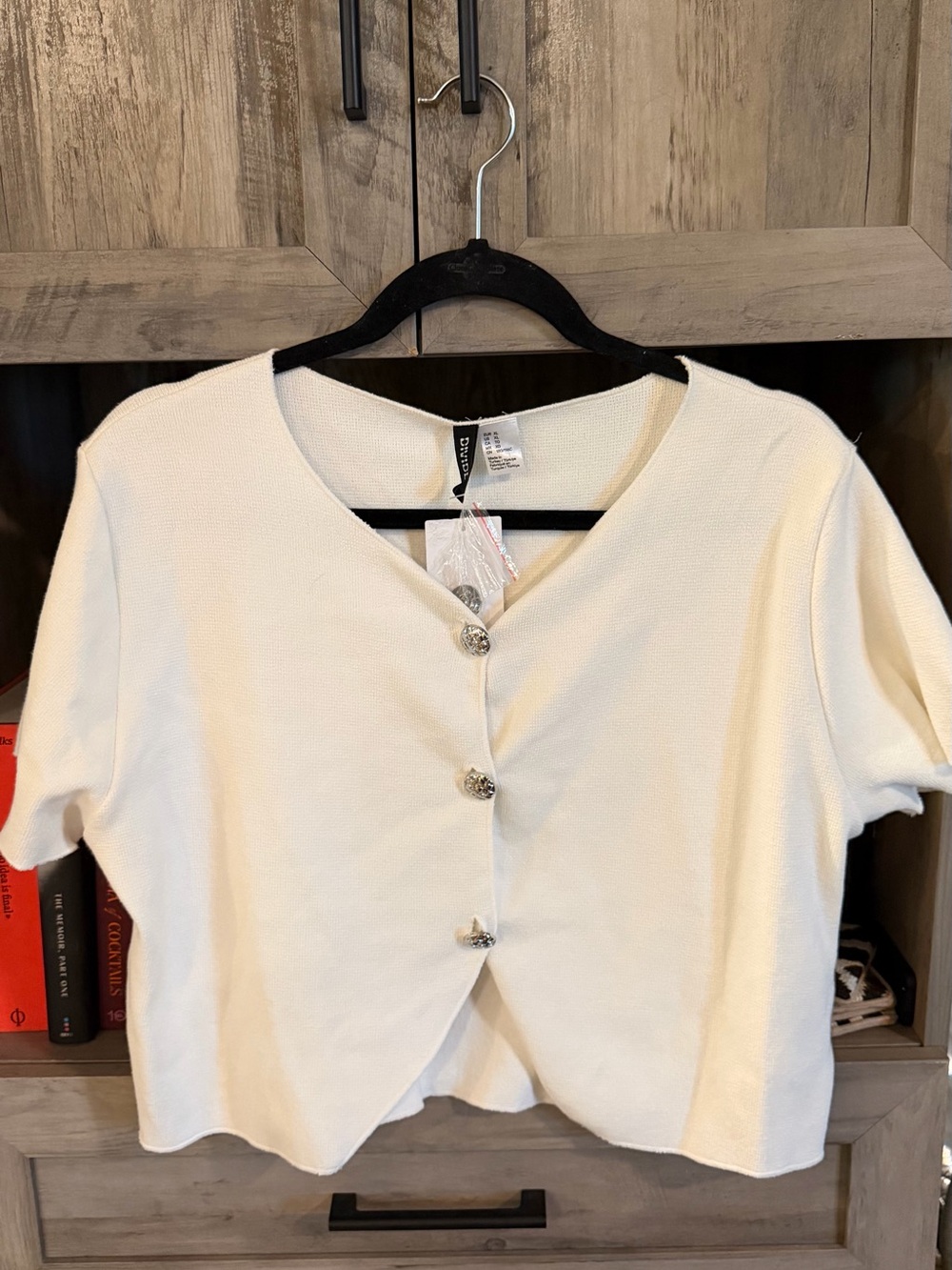 H&M Cream Short-Sleeve Button-Front Crop Top